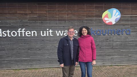 COO van Fieldlab bezoekt Kaumerafabriek